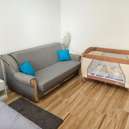 Aweshome City Apartment - 3 Bedrooms And Free Parking Debrecen Exterior foto