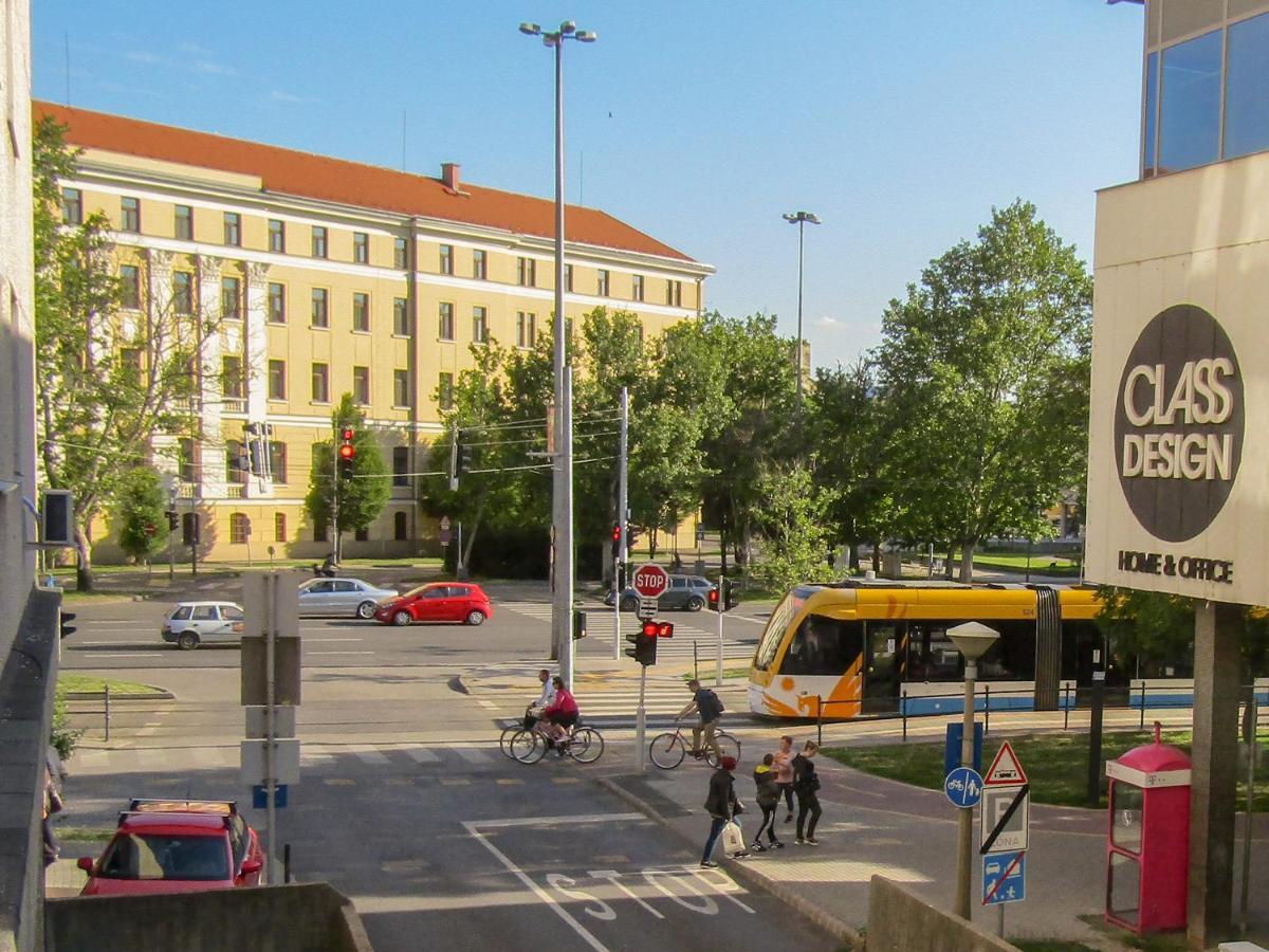 Aweshome City Apartment - 3 Bedrooms And Free Parking Debrecen Exterior foto