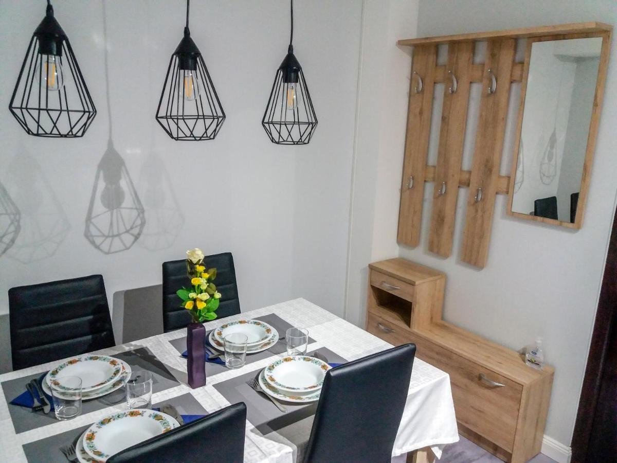 Aweshome City Apartment - 3 Bedrooms And Free Parking Debrecen Exterior foto
