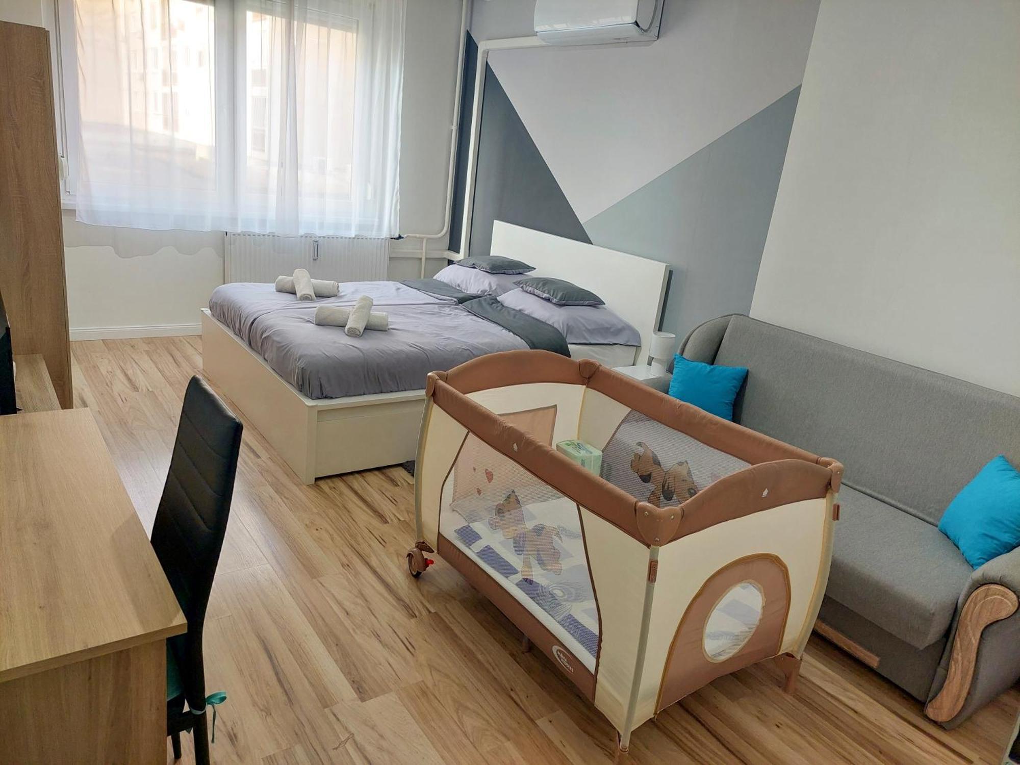 Aweshome City Apartment - 3 Bedrooms And Free Parking Debrecen Exterior foto